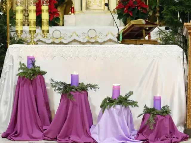 Co oznacza słowo adwent? Historia i znaczenie w tradycji chrześcijańskiej