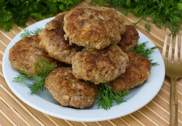 Prosty przepis na bryzol drobiowy, który zachwyci Twoich bliskich