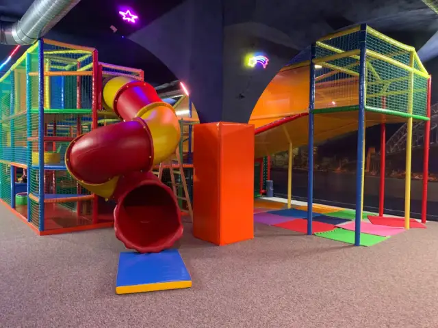 Jak otworzyć plac zabaw dla dzieci - kluczowe kroki i wymagania