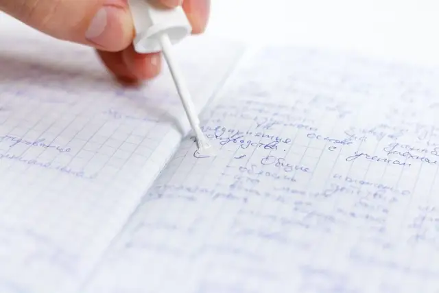 Jak usunąć korektor z ubrań i skóry? Skuteczne metody