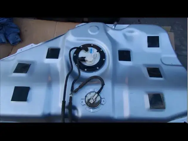 Lokalizacja filtra paliwa w Toyota Corolla E12: Gdzie szukać?