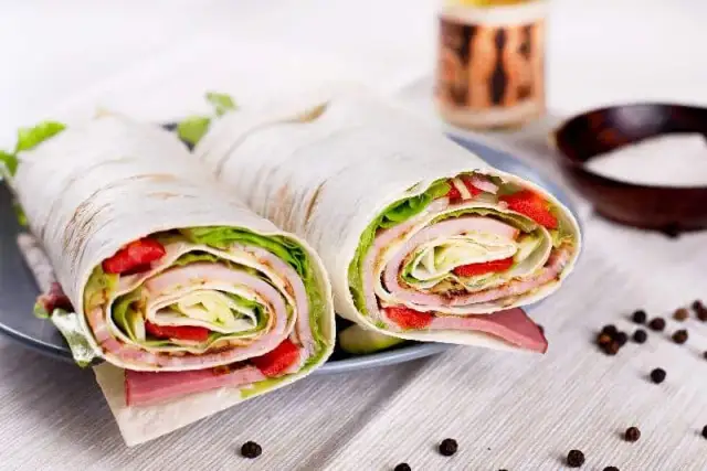 Placki tortilla z czym? 15 pysznych nadzień na każdą okazję