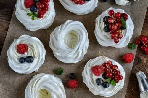 Tort bezowy: pysznie czy przepysznie? Odkryj smak idealny!