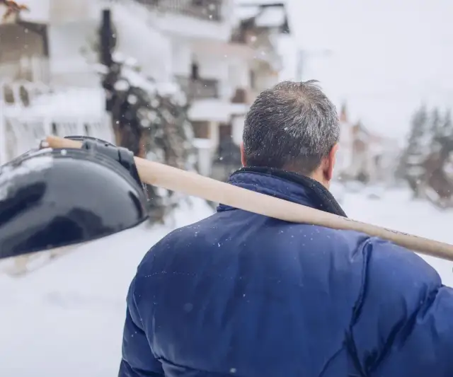 Do kogo należy chodnik przed posesją? Odpowiedzialność właścicieli nieruchomości