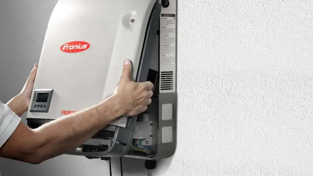 Inwerter fotowoltaiczny: jak działa i dlaczego jest kluczowy?