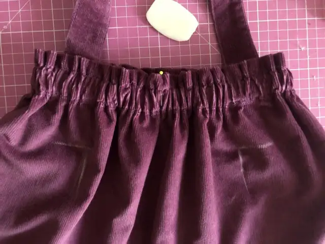 Jak uszyć spódniczkę na szelkach - proste kroki, które musisz znać