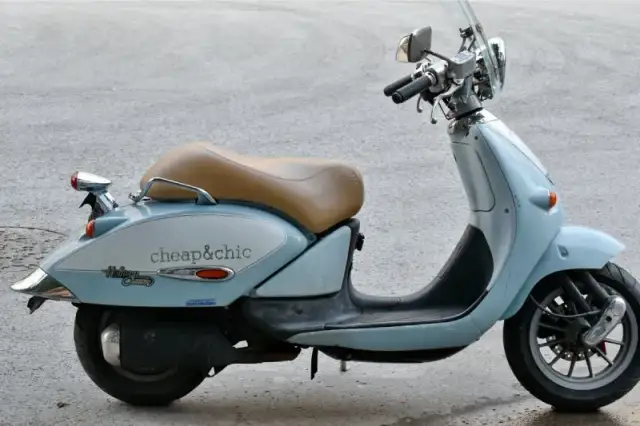 Co to jest motorower? Poznaj jego cechy i zasady użytkowania