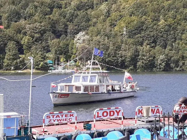 Rejsy statkiem po jeziorze żywieckim: Ceny, trasy i atrakcje