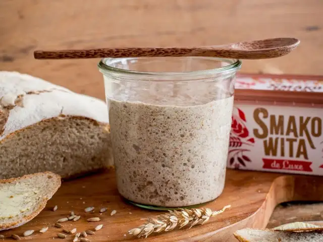 Ile zakwasu na 1 kg mąki? Klucz do idealnie wyrośniętego chleba