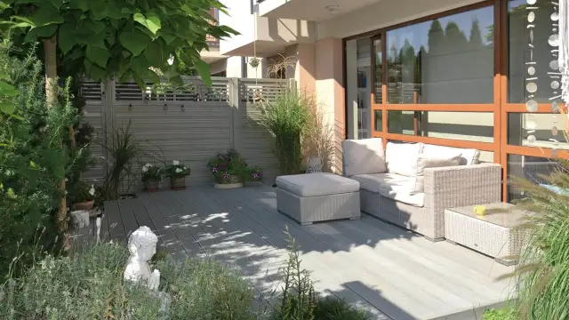 Zagospodaruj miejsce pod tarasem: sucho, pięknie i funkcjonalnie!