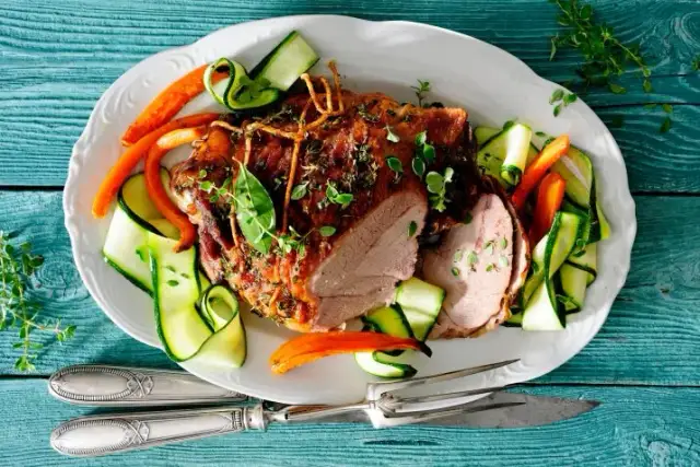 Jakie zioła do schabu? 7 aromatycznych propozycji na pyszne danie