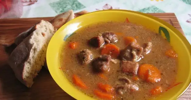 Jak długo gotować gulasz wieprzowy, aby był idealnie miękki?