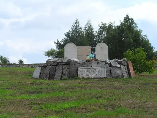Co oznaczają kamyki na macewach? Odkryj ich głęboką symbolikę