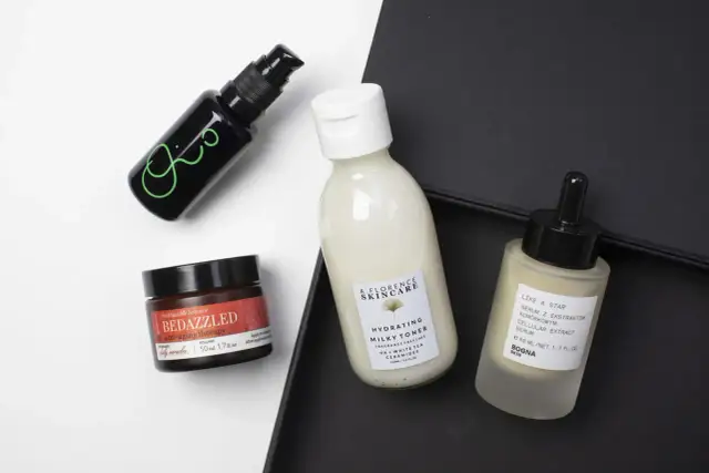 Kosmetyki wegańskie co to? Poznaj ich skład i różnice z naturalnymi