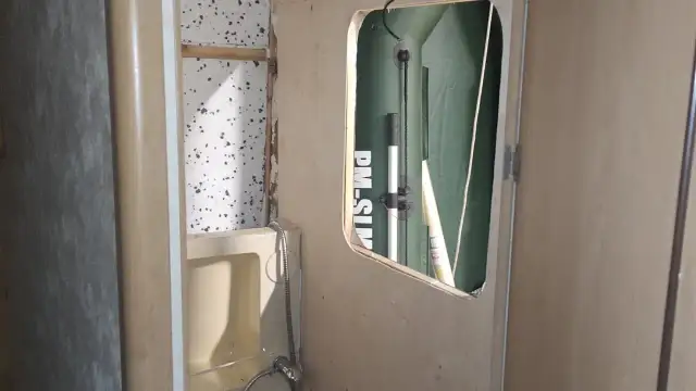 Co na ściany przyczepy kempingowej? Odkryj najlepsze materiały i porady