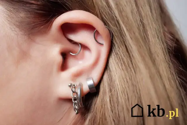 Koszt przekłucia brwi: Od 120 zł? Poznaj wszystkie wydatki!