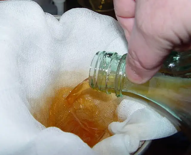 Jak przefiltrować nalewkę, aby uniknąć osadu i uzyskać czysty smak