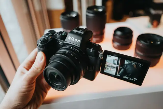 Nikon Z50: Jaki obiektyw wybrać? Przewodnik po możliwościach