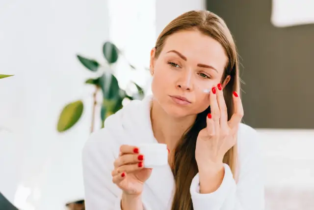 Co to jest cera? Odkryj swój typ klucz do idealnej pielęgnacji