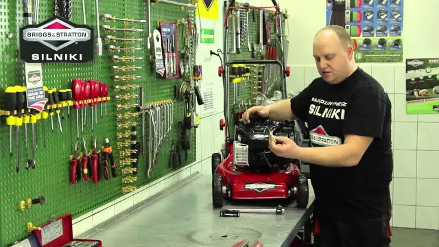 Jaką świecę do kosiarki Briggs & Stratton 450 wybrać, by uniknąć problemów?