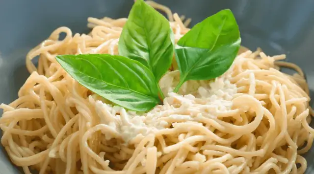 Jak zrobić sos z jogurtu naturalnego do makaronu w 5 minut
