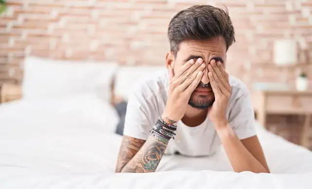 Czy można spać w soczewkach? Bezpieczne praktyki i ryzyka