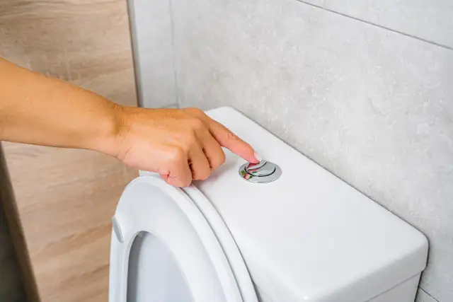 Jak naprawić spłuczkę w toalecie - proste rozwiązania na problemy