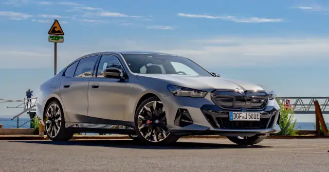 BMW 360: Potężna hybryda w nowej serii 5 G60 - Moc i komfort