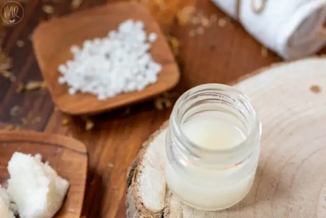 Jak zrobić balsam do ust? Prosty przepis, naturalny skład, DIY!