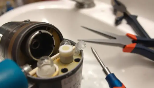 Jak naprawić dozownik mydła? Skuteczne metody na każdą usterkę!