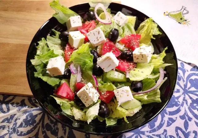 Przyprawy do sałatki greckiej: Odkryj sekret autentycznego smaku