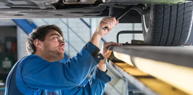 Drążek kierowniczy czy maglownica - który wybór uchroni przed kosztami?