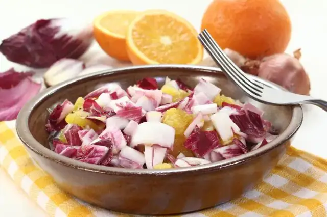 Jak zrobić surówkę z cykorii, aby zachwycić smakiem i zdrowiem