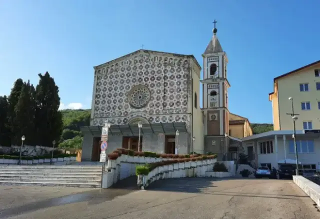 Sanktuarium w Manopello: Tajemnice Świętego Oblicza i pielgrzymki