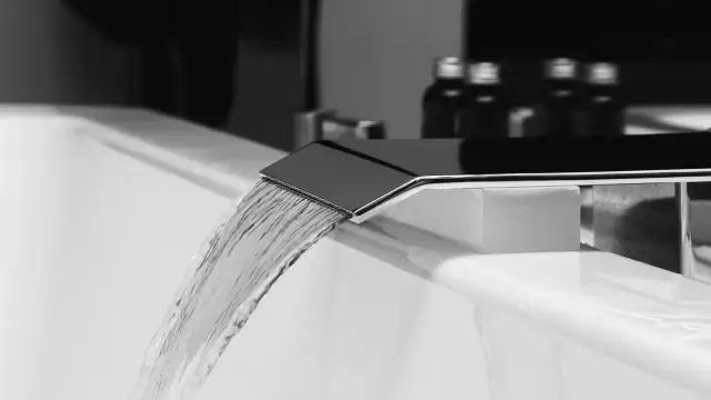 Na jakiej wysokości kran do wanny, aby uniknąć problemów z użytkowaniem?