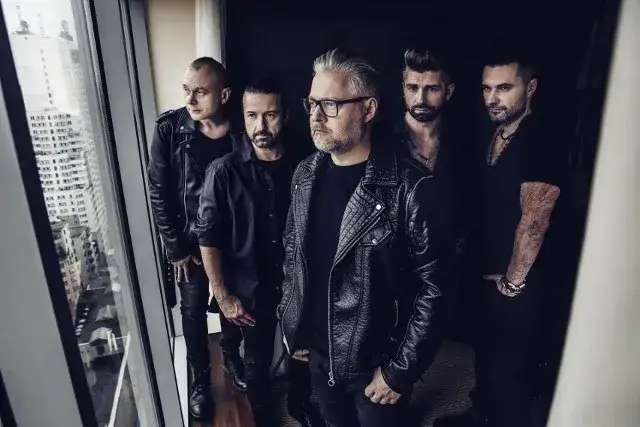 Ile kosztuje koncert Enej? Zaskakujące ceny i czynniki wpływające na koszt