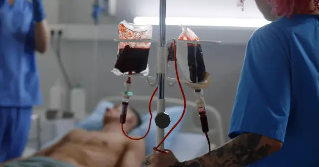 Kiedy odkryto grupy krwi? Poznaj znaczenie i historię odkrycia