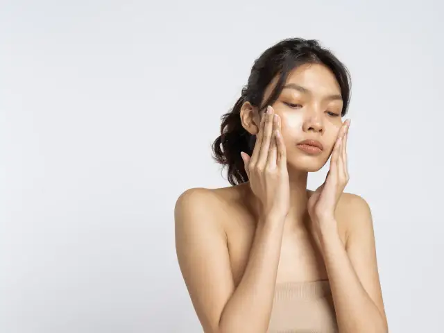 Peeling do cery trądzikowej: Enzymatyczny czy kwasowy BHA?