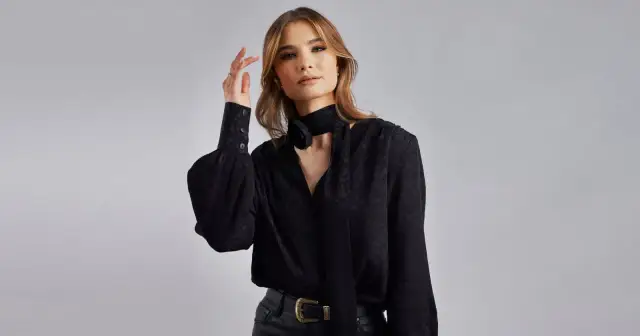 Jak się ubrać na kolację firmową? Praktyczny przewodnik