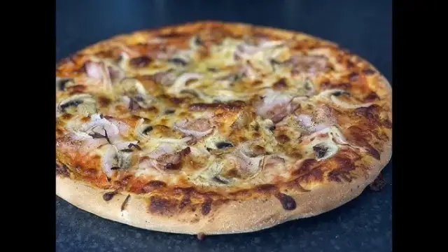 Domowa pizza jak z pizzerii? Kompletny przepis i sekrety mistrzów!