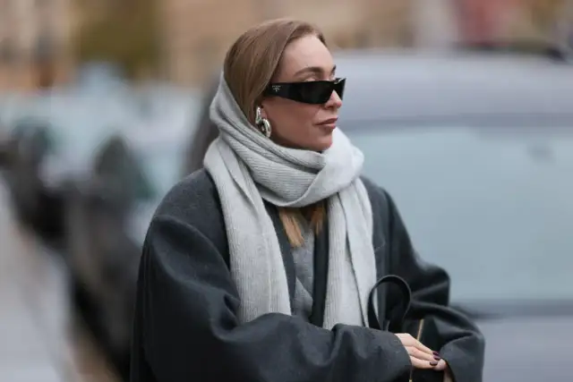 Jak nosić komin damski: 7 stylowych sposobów na każdą okazję