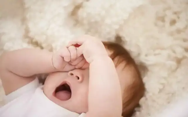 Sapka u niemowlaka objawy: jak rozpoznać i złagodzić dolegliwości