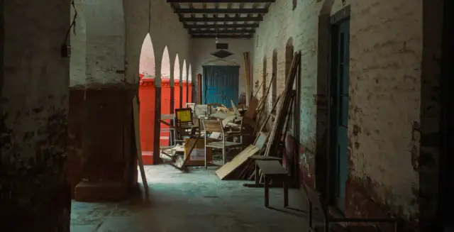 Gdzie wywieźć stare meble? Legalne i ekologiczne opcje utylizacji