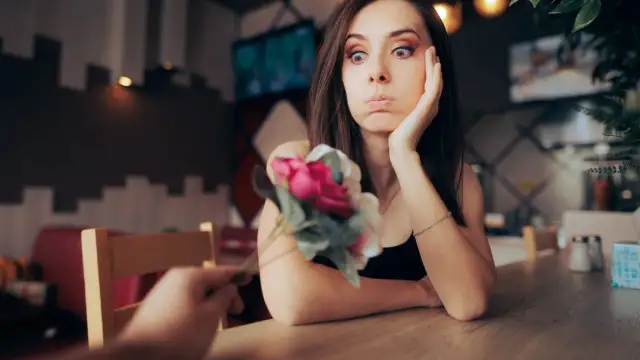 Tematy na randkę: 50+ pytań, które przełamią lody.