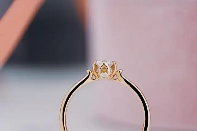 W jakim wieku można się oświadczyć? Odkryj ważne aspekty zaręczyn