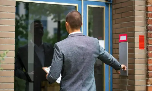 Czy windykator może dzwonić do sąsiadów? Poznaj swoje prawa i uniknij przykrych sytuacji