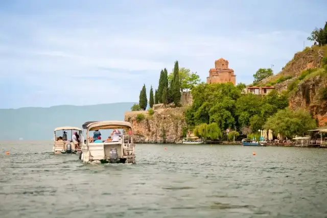 Jezioro Ochrydzkie opinie: co naprawdę myślą turyści o tym miejscu?