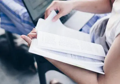 Co to jest rozprawka? Zrozumienie struktury i celu eseju