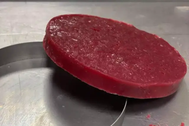 Jak zrobić pyszną żelkę malinową do tortu – prosty przepis i dekoracja