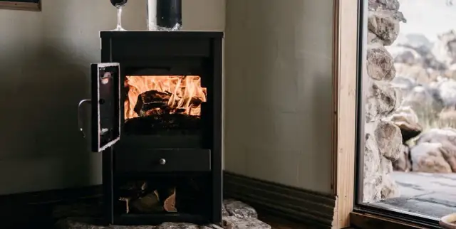 Mistrzowskie palenie brykietem w kozie: Sekret ciepła i oszczędności